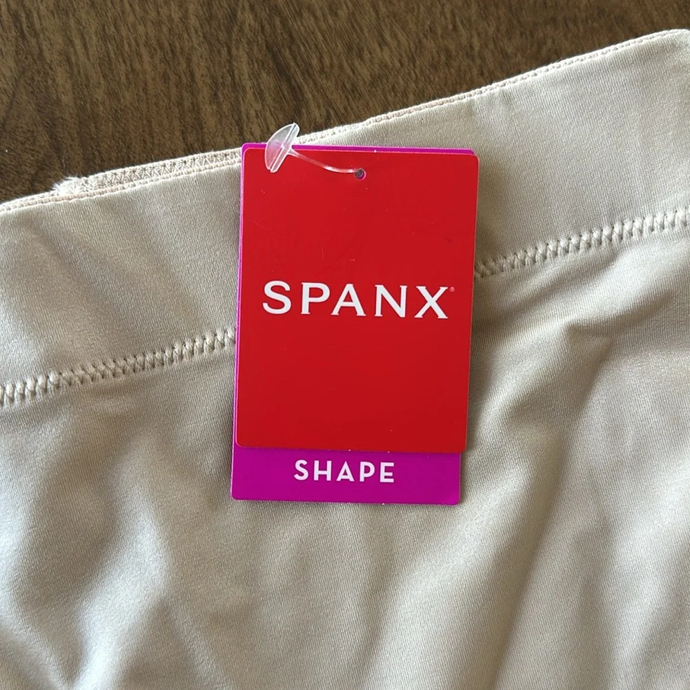 SPANX SHAPE MEDIUM NWT - Picture 4 of 5